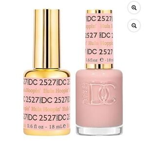 DND hula hooping gel + nail polish peach buff